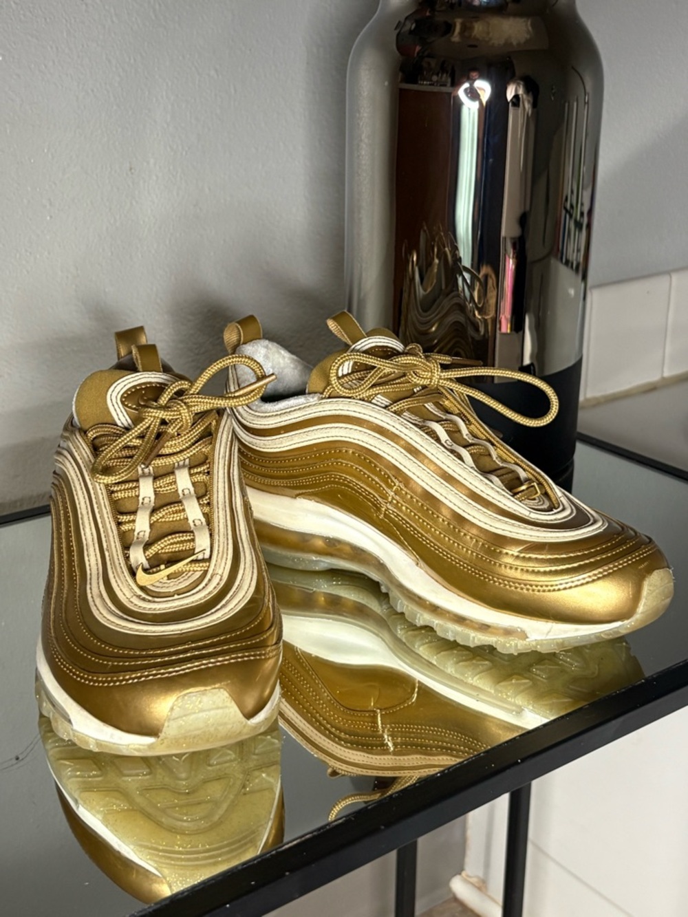 NIKE-Gold AirMax - Picture 2 of 8